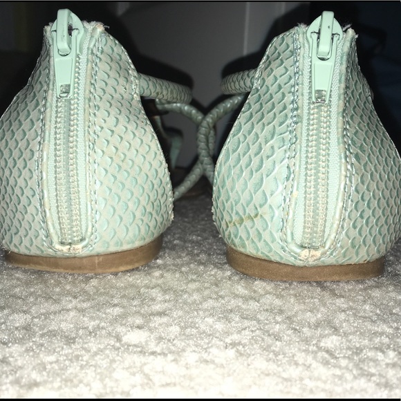 sandals - Picture 3 of 3